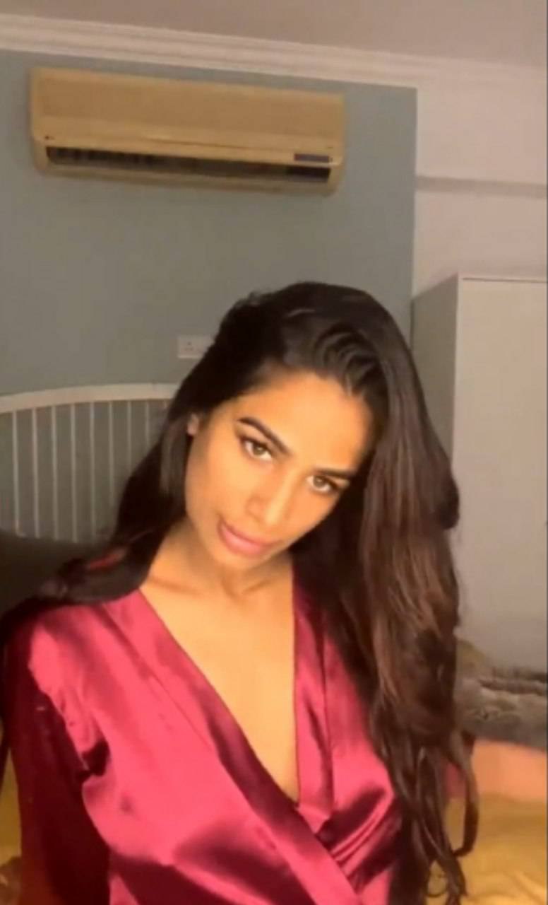 Poonam pandey nude live video